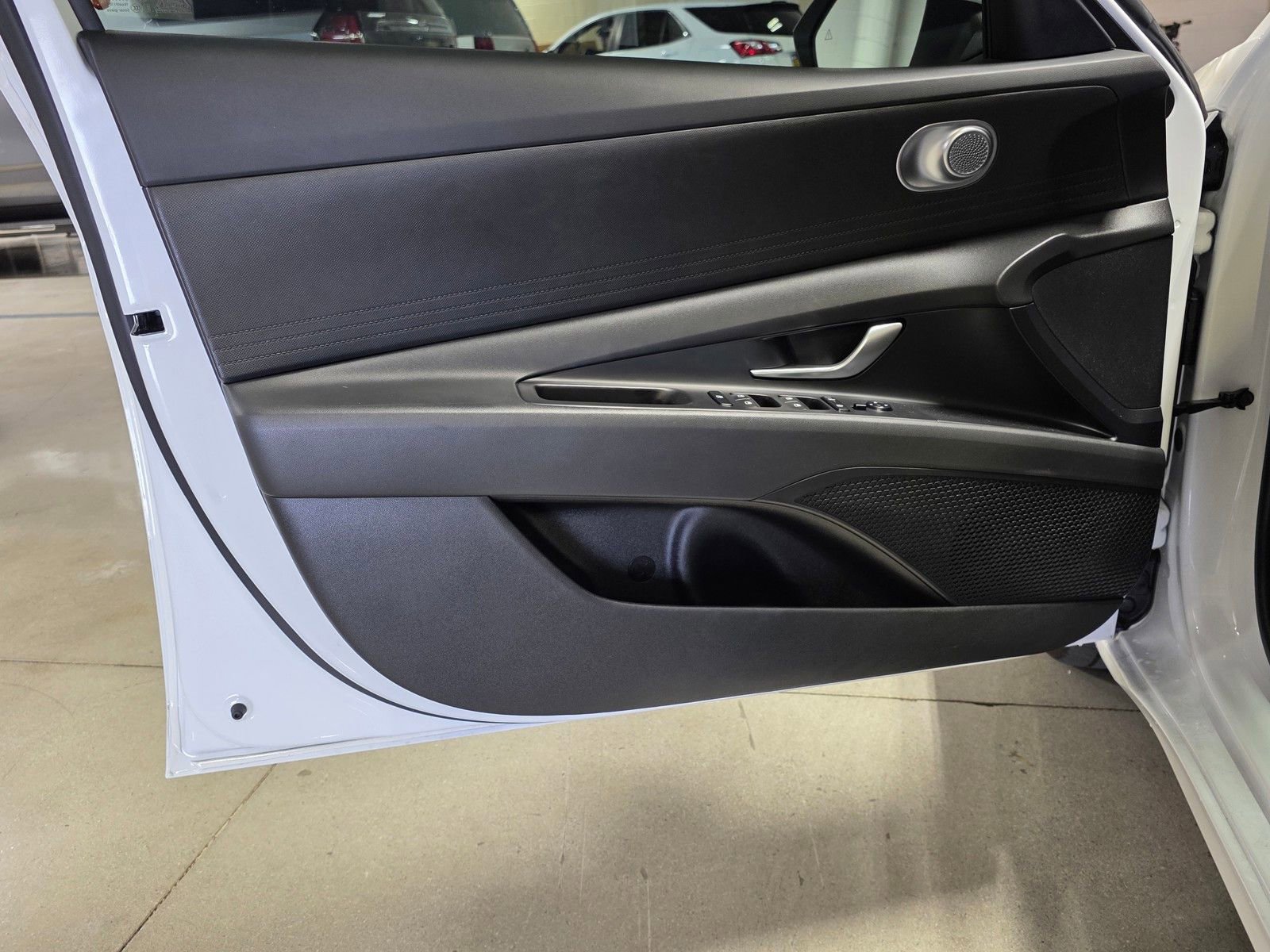 Used 2025 Hyundai Elantra SE image 16