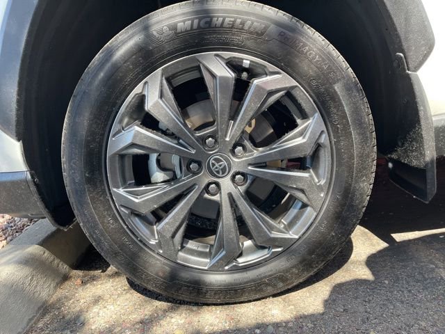 Used 2022 Toyota RAV4 XLE Premium AWD/4WD image 25