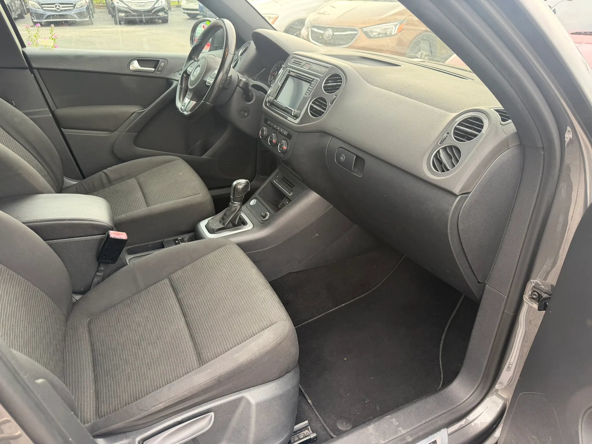 Used 2016 Volkswagen Tiguan R-Line FWD image 10