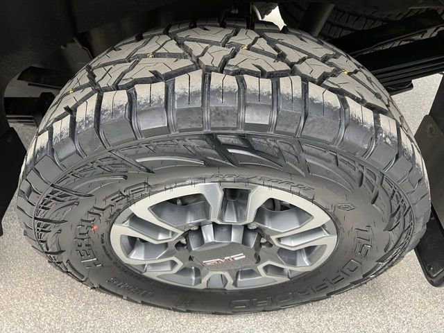 Used 2024 GMC Sierra 3500 SLT w/ SLT Convenience Package image 16