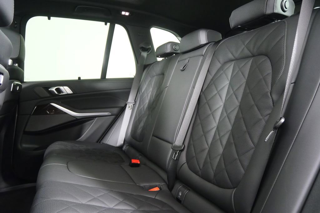Used 2026 BMW X5 xDrive40i w/ M Sport Package image 30