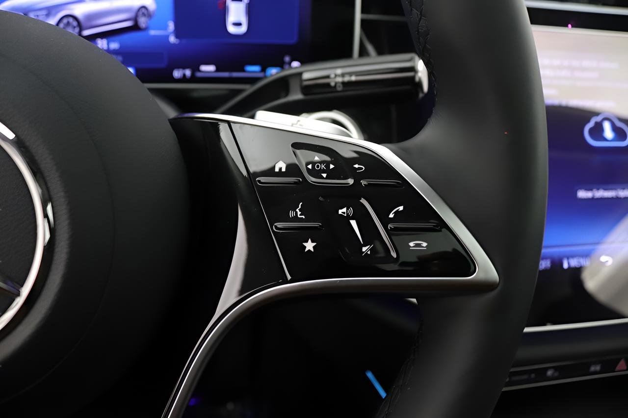 Used 2025 Mercedes-Benz E 350 4MATIC Sedan image 12