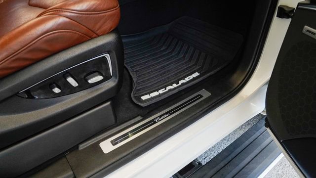 Used 2019 Cadillac Escalade ESV Premium Luxury image 78