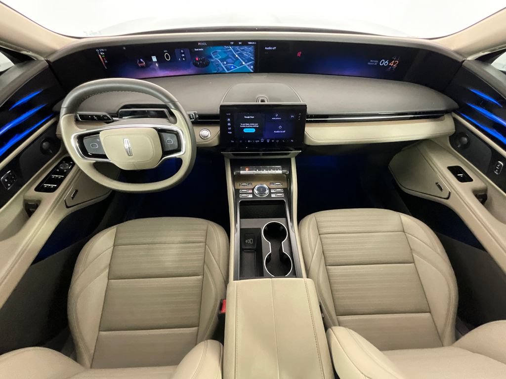 Used 2025 Lincoln Nautilus Reserve AWD/4WD image 10
