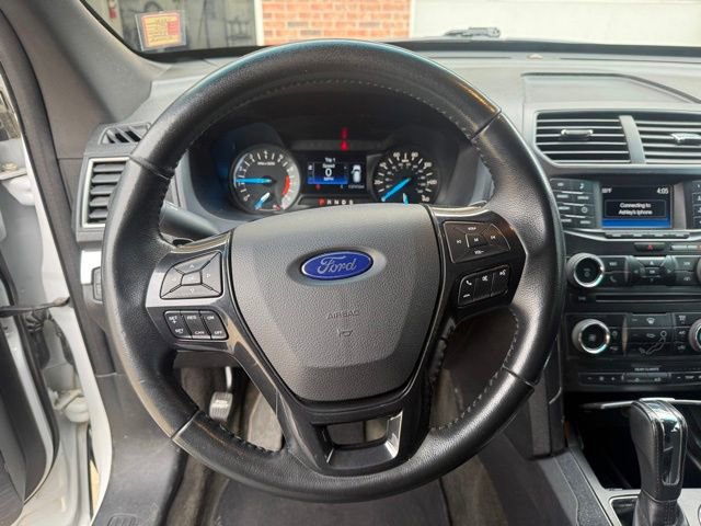Used 2017 Ford Explorer XLT image 24