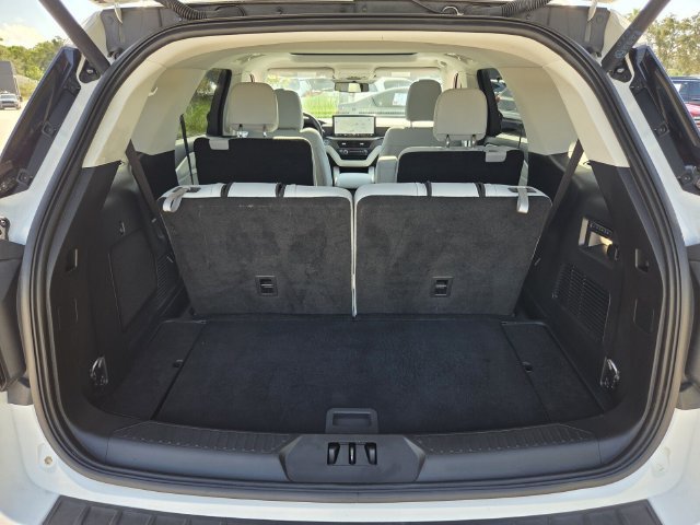 Used 2025 Ford Explorer Platinum w/ Ultimate Package RWD image 18