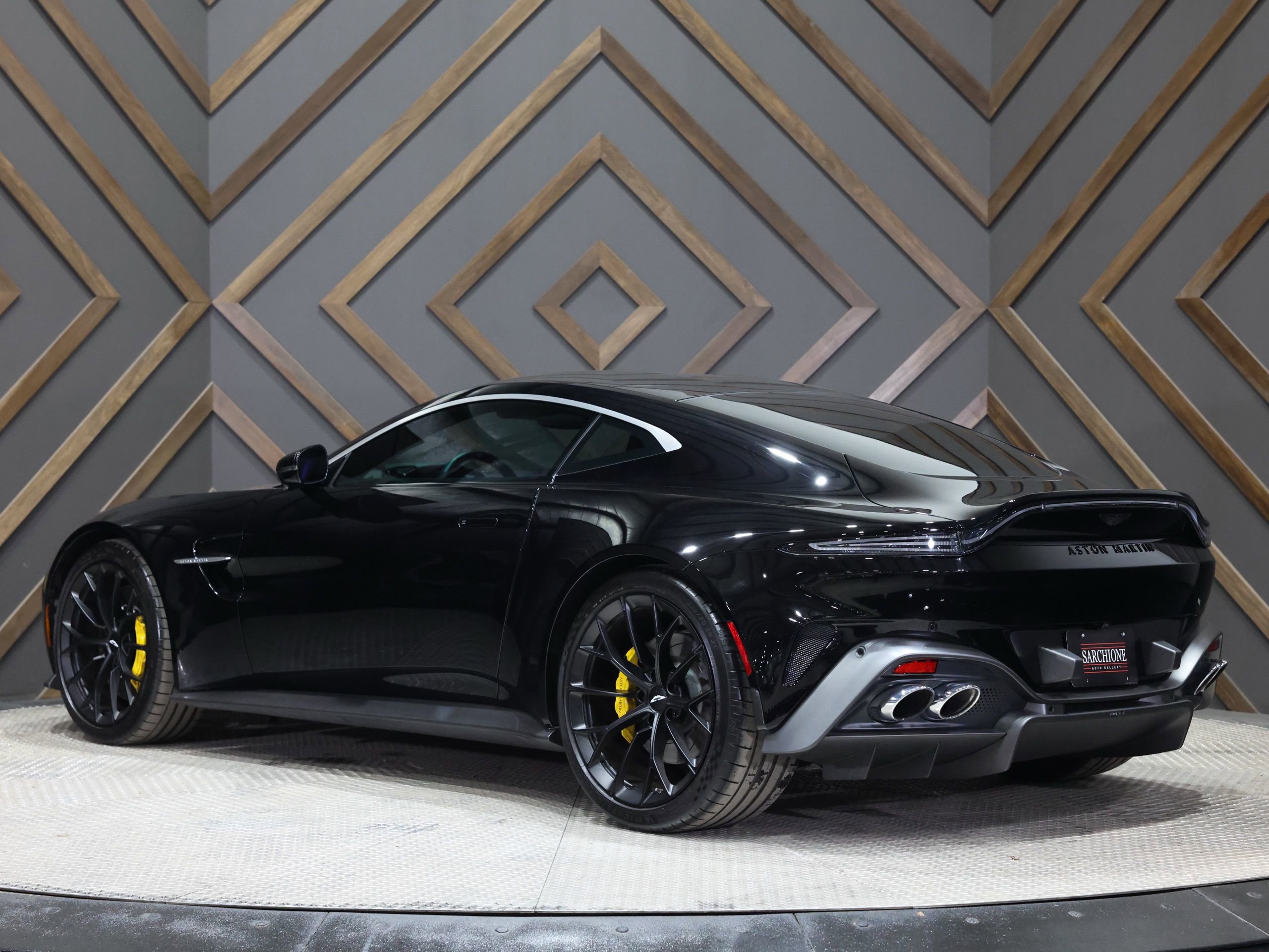 Used 2026 Aston Martin V8 Vantage Coupe image 21