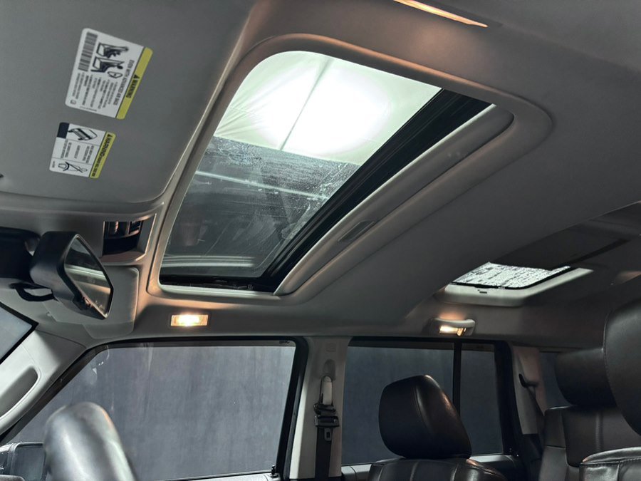 Used 2010 Jeep Commander Limited image 38