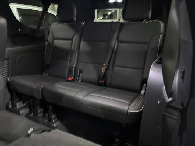 Used 2025 Chevrolet Suburban Premier AWD/4WD image 37