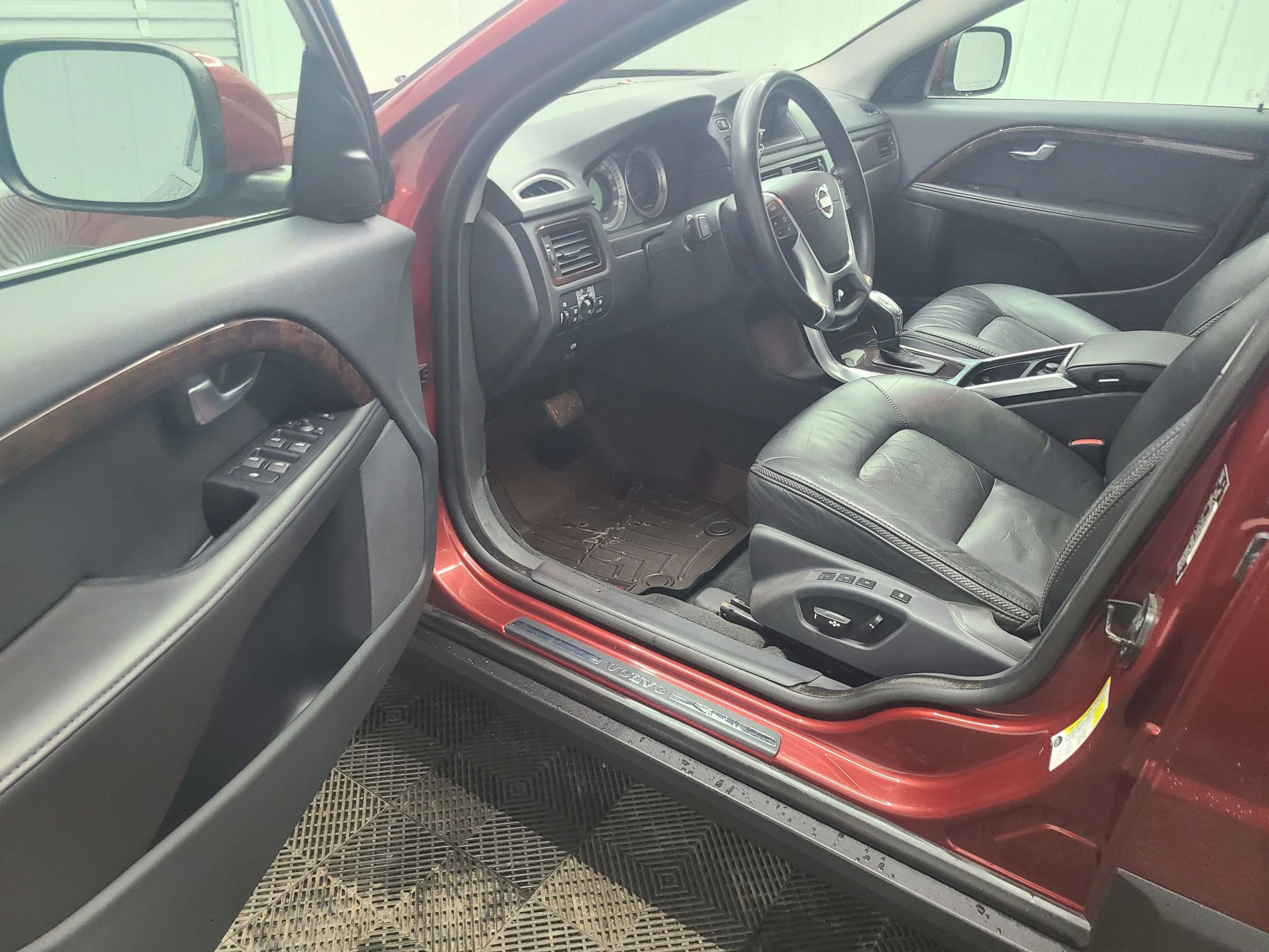 Used 2013 Volvo XC70 3.2 image 21