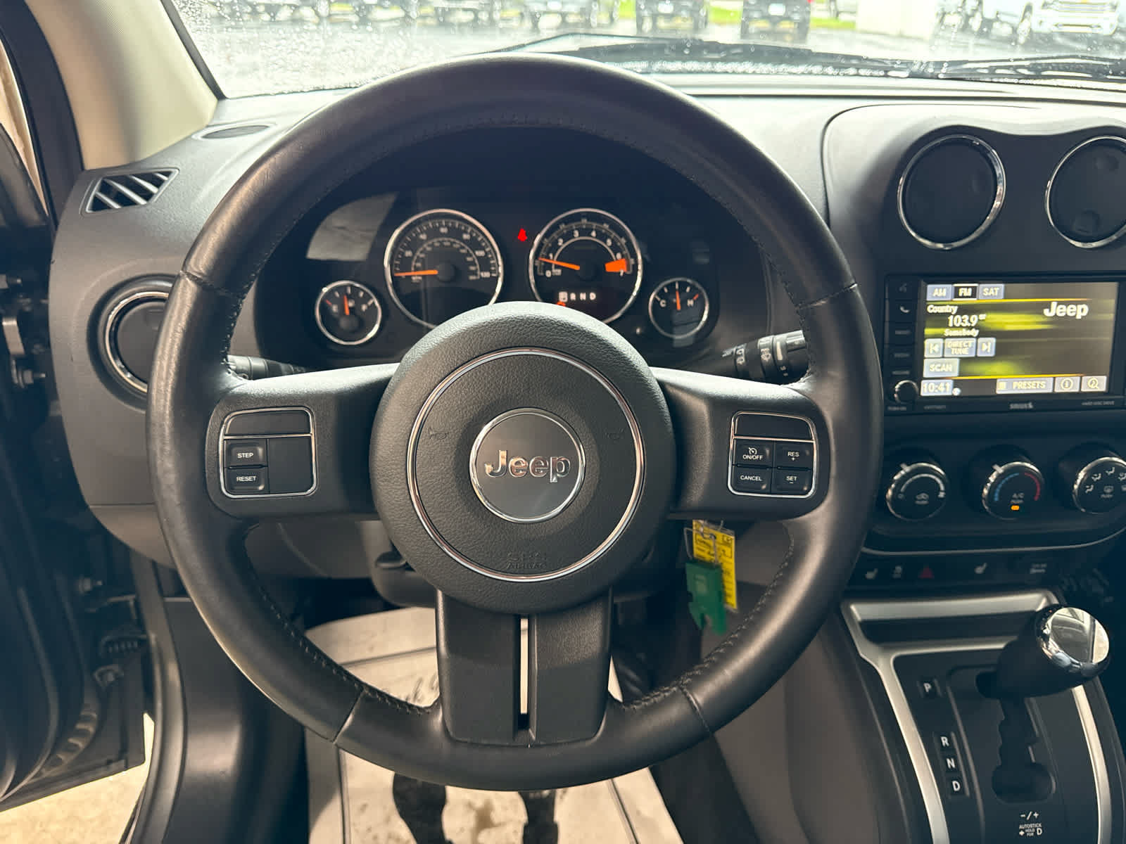 Used 2014 Jeep Compass Latitude FWD image 13