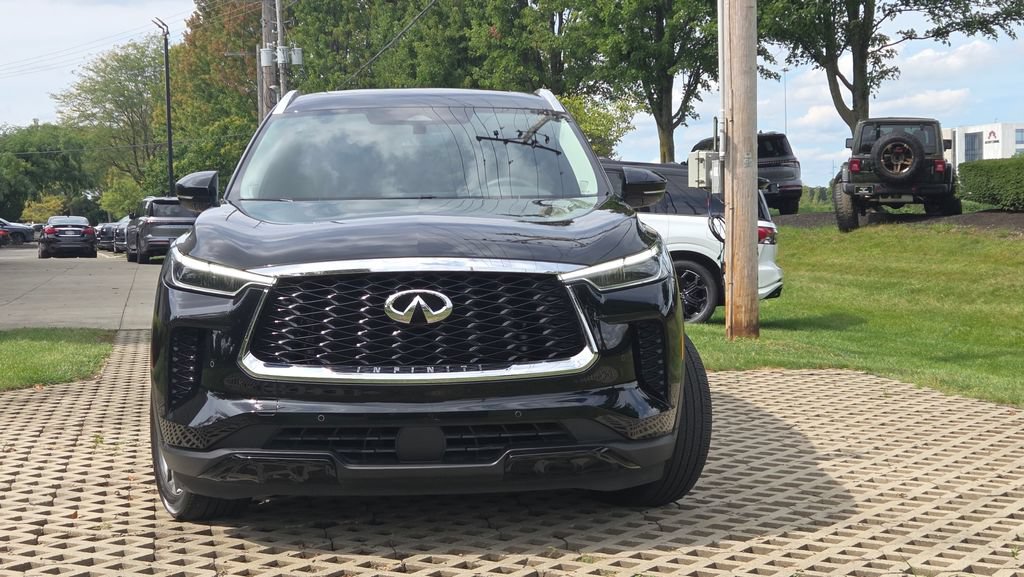 Used 2023 INFINITI QX60 Luxe w/ Performance Audio Package AWD/4WD image 5