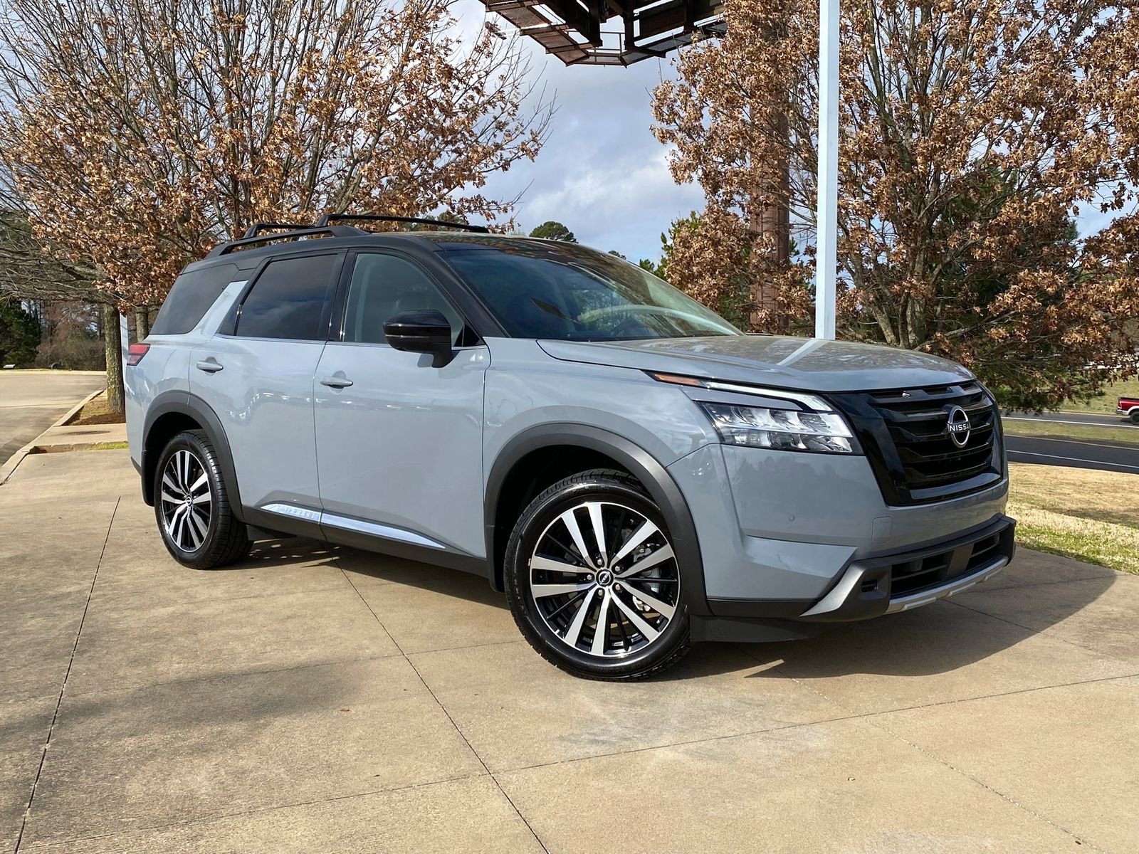 Used 2024 Nissan Pathfinder Platinum w/ Black Appearance Package image 1