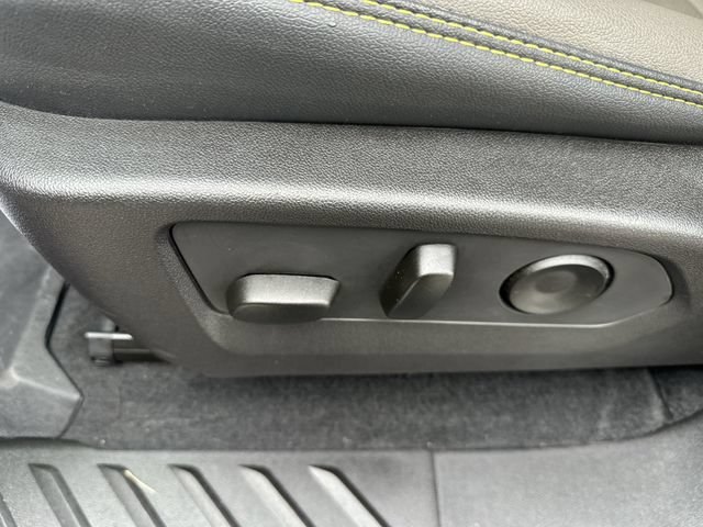Used 2025 Chevrolet Colorado ZR2 w/ Technology Package AWD/4WD image 14