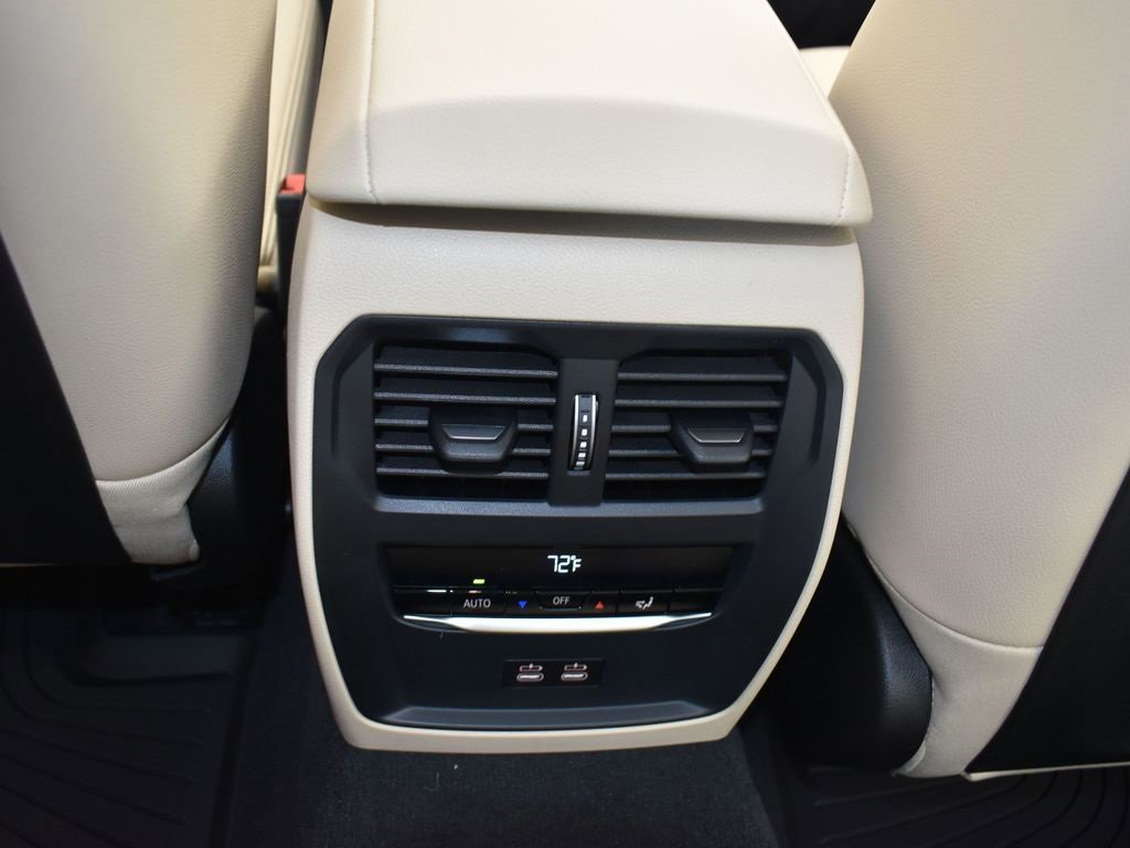 New 2026 BMW 330i Sedan w/ Convenience Package image 18