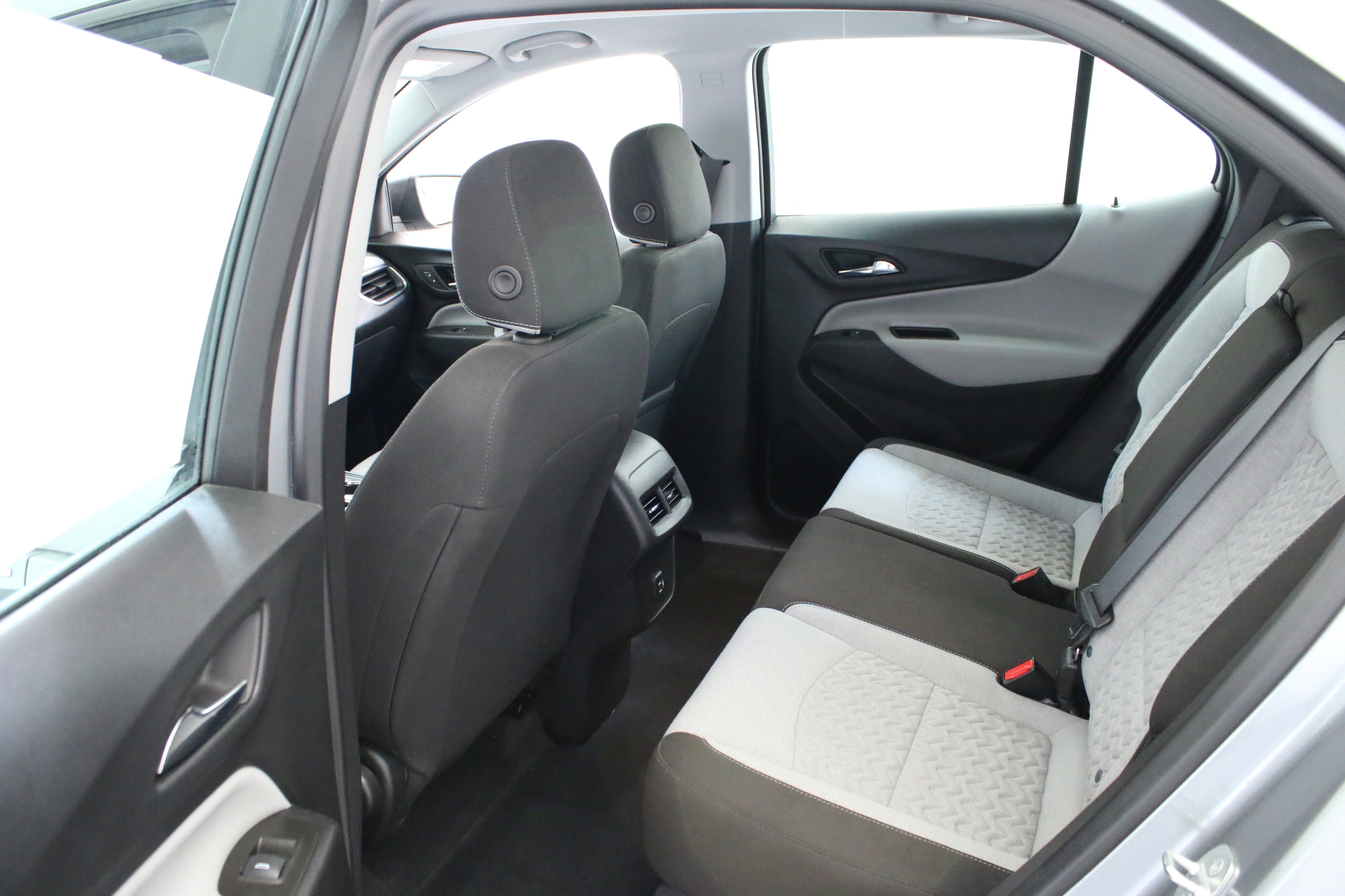 Used 2023 Chevrolet Equinox LS FWD image 25