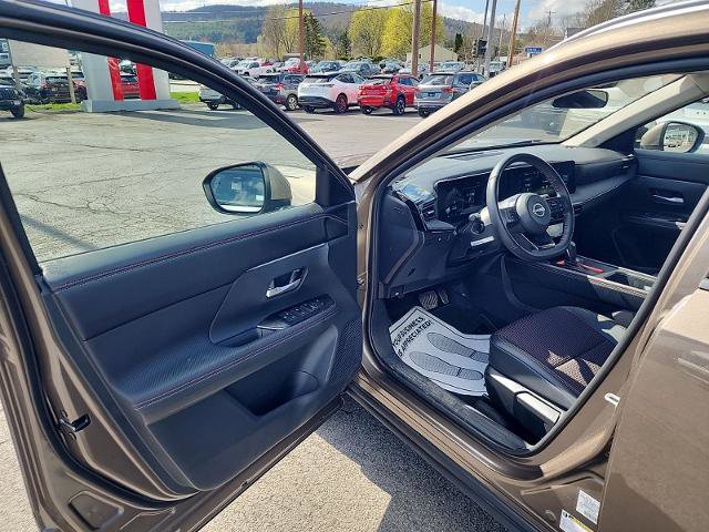 Certified 2025 Nissan Kicks SR image 10