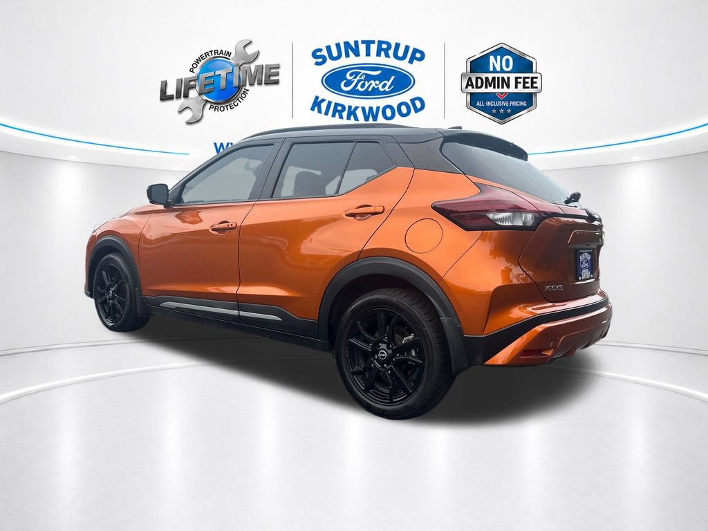 Used 2023 Nissan Kicks SR w/ SR Premium Package FWD image 3