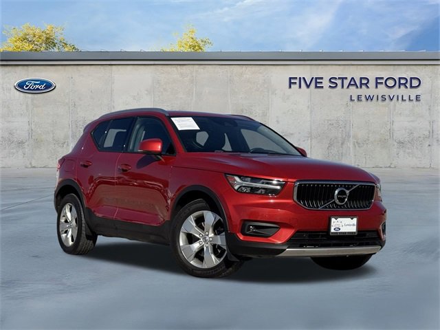 Used 2021 Volvo XC40 T4 Momentum image 2