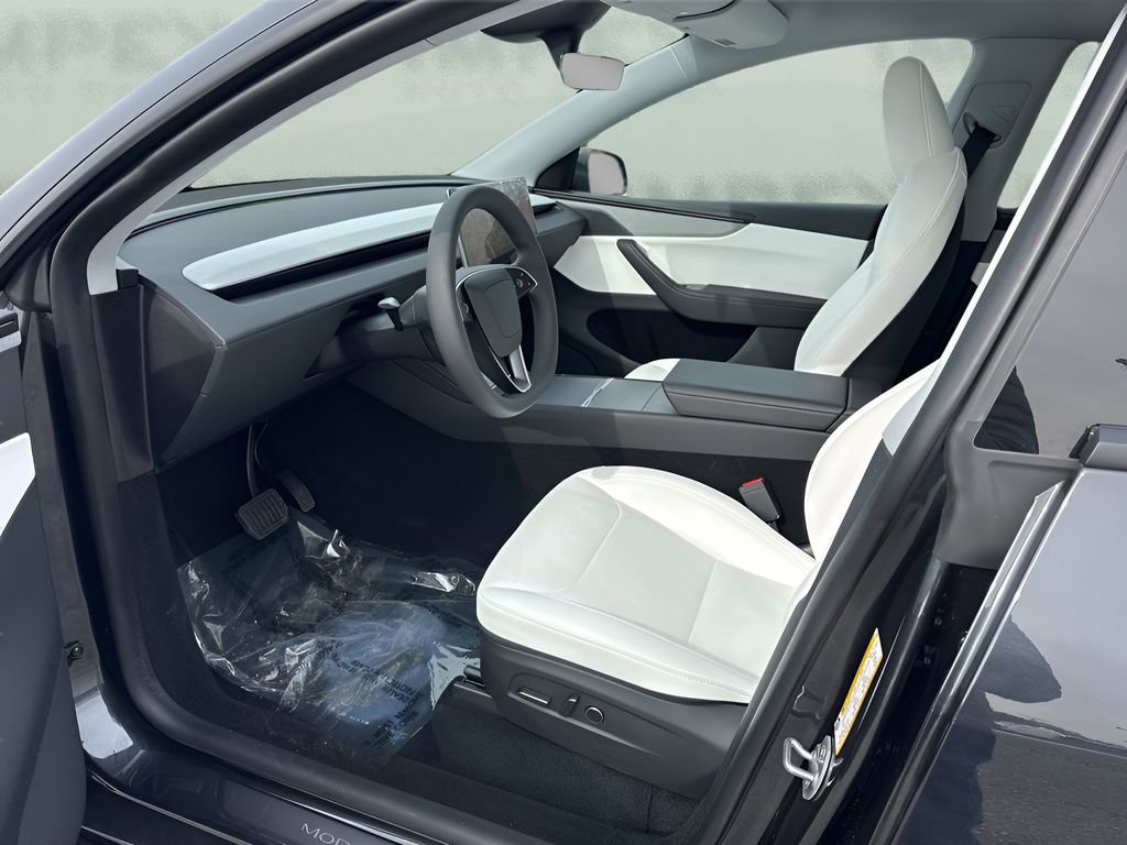 Used 2026 Tesla Model Y Premium image 9