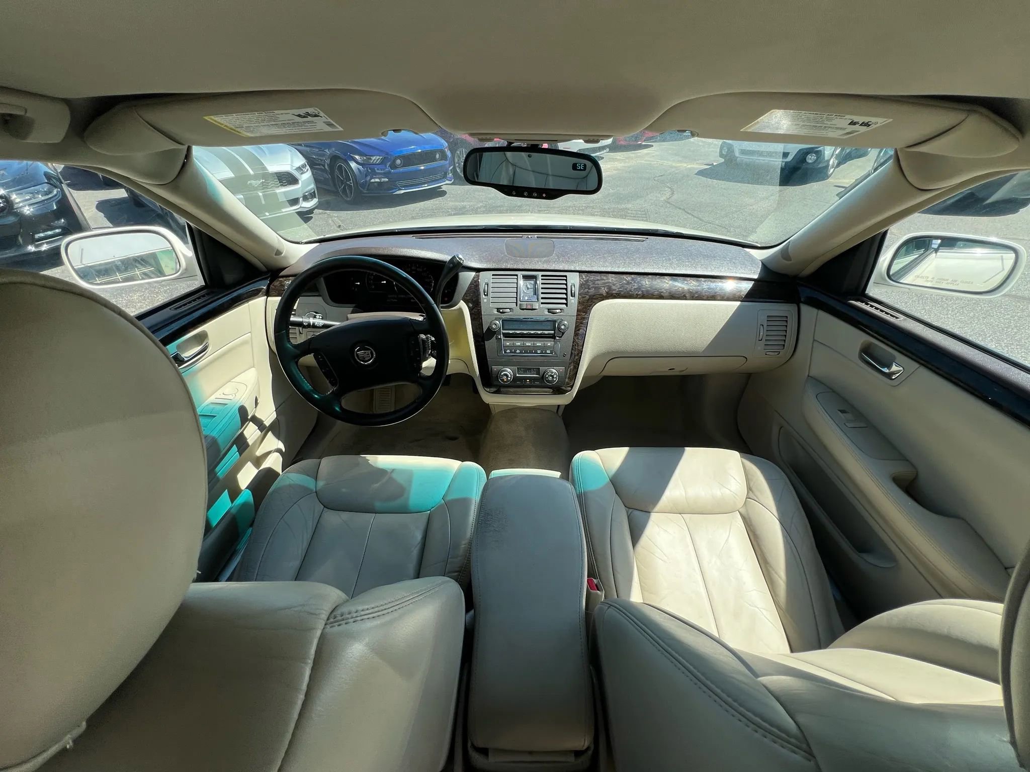 Used 2009 Cadillac DTS w/ Trunk Convenience Package FWD image 38