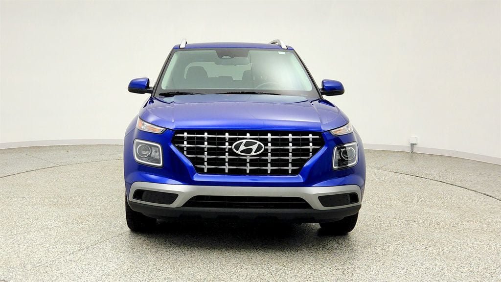 Used 2023 Hyundai Venue SEL FWD image 2