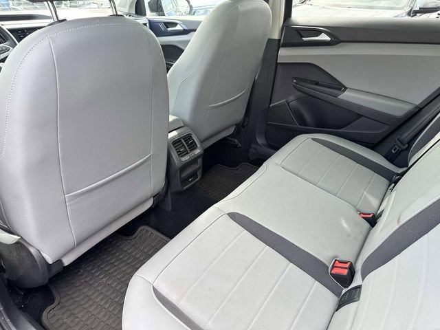 Certified 2022 Volkswagen Taos SE w/ Panoramic Sunroof Package image 9