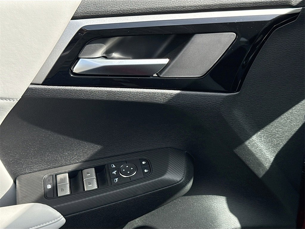 New 2025 Mitsubishi Outlander SE image 18