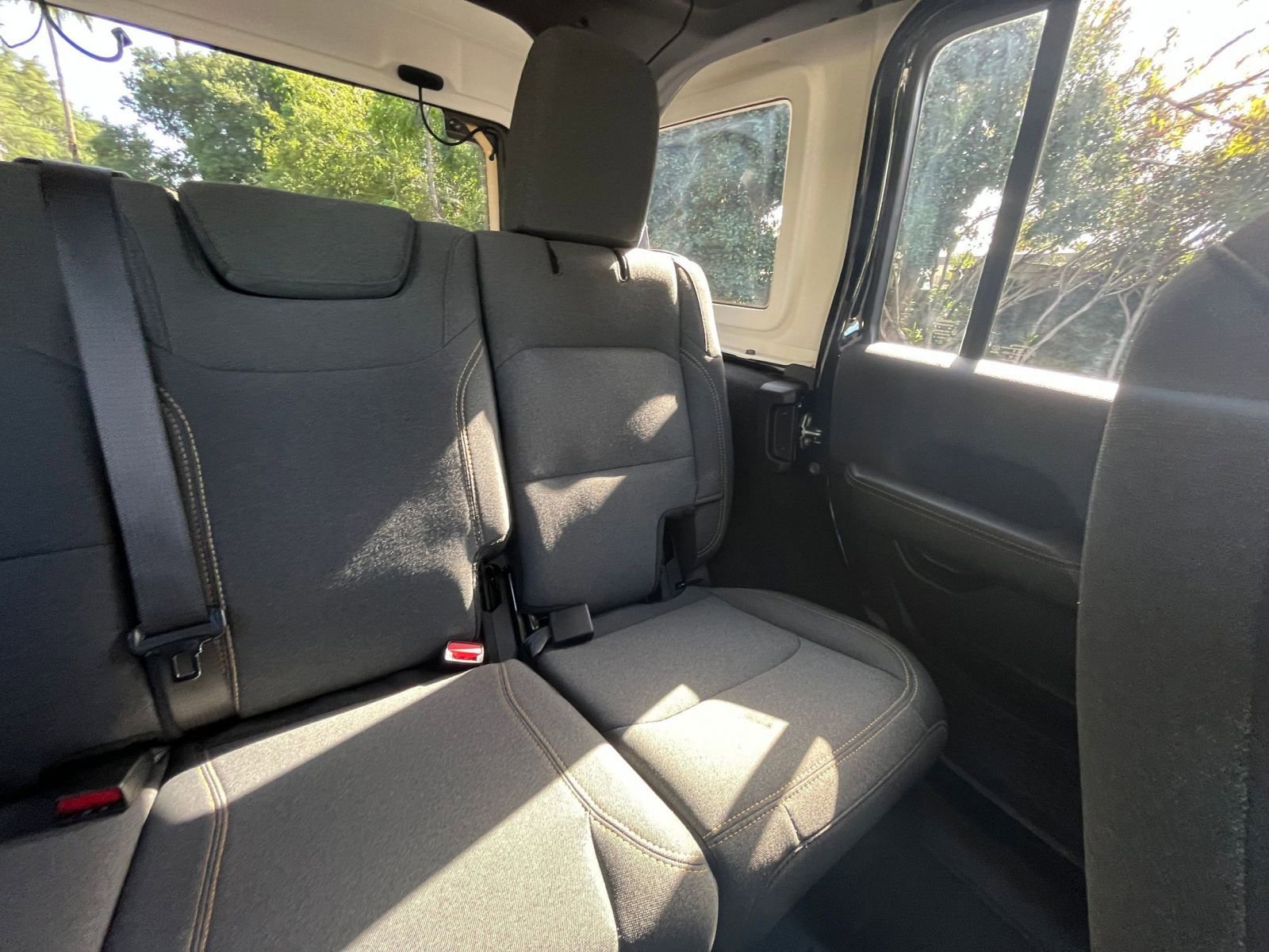 Used 2025 Jeep Wrangler Unlimited Sahara AWD/4WD image 37