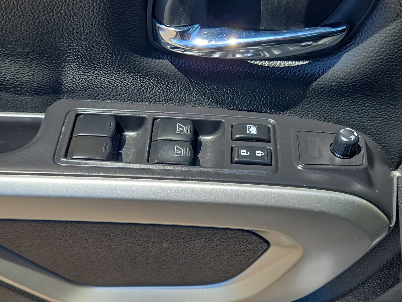 Certified 2021 Nissan Titan SV w/ SV Convenience Package AWD/4WD image 27