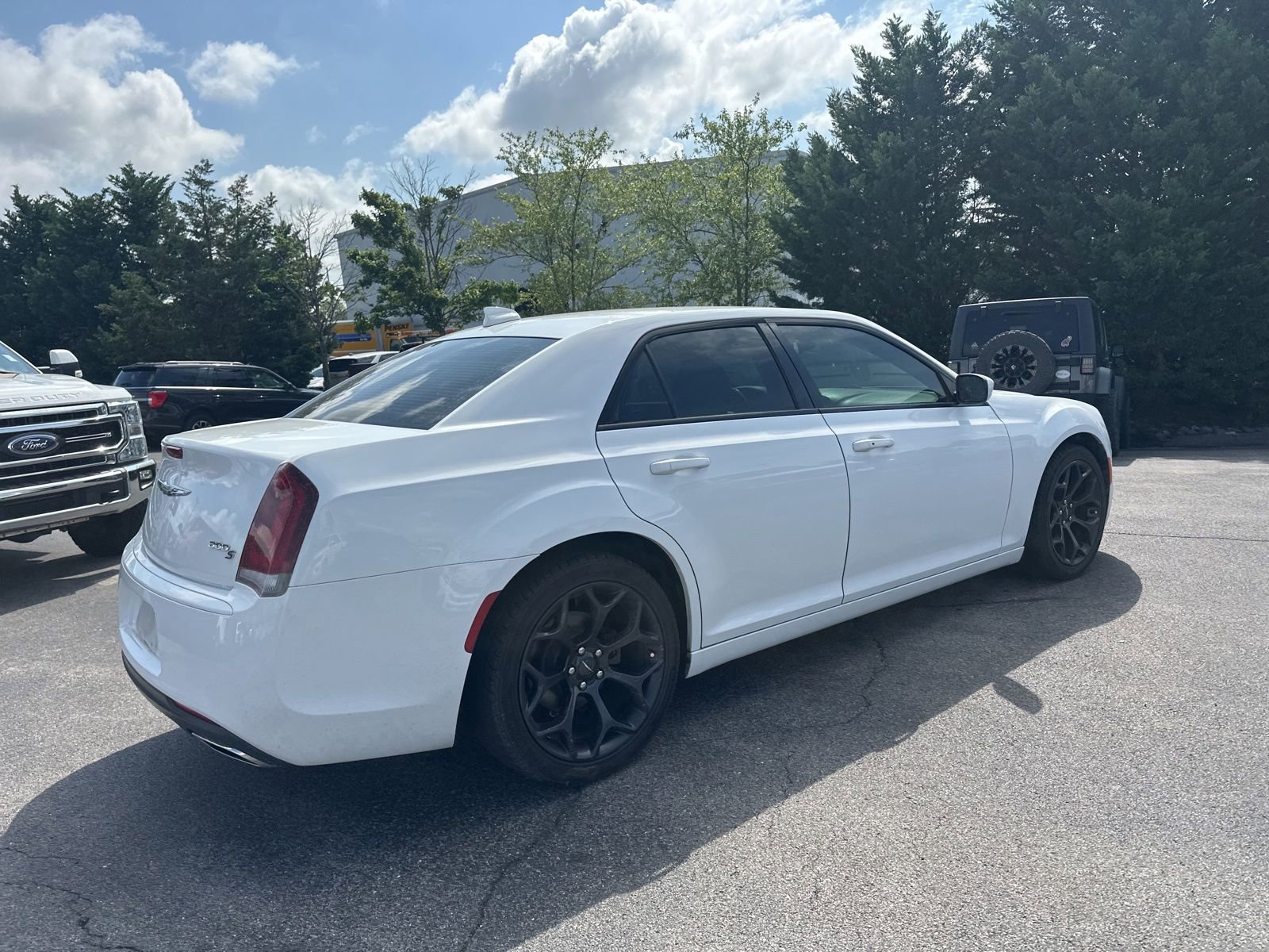 Used 2019 Chrysler 300 S RWD image 3