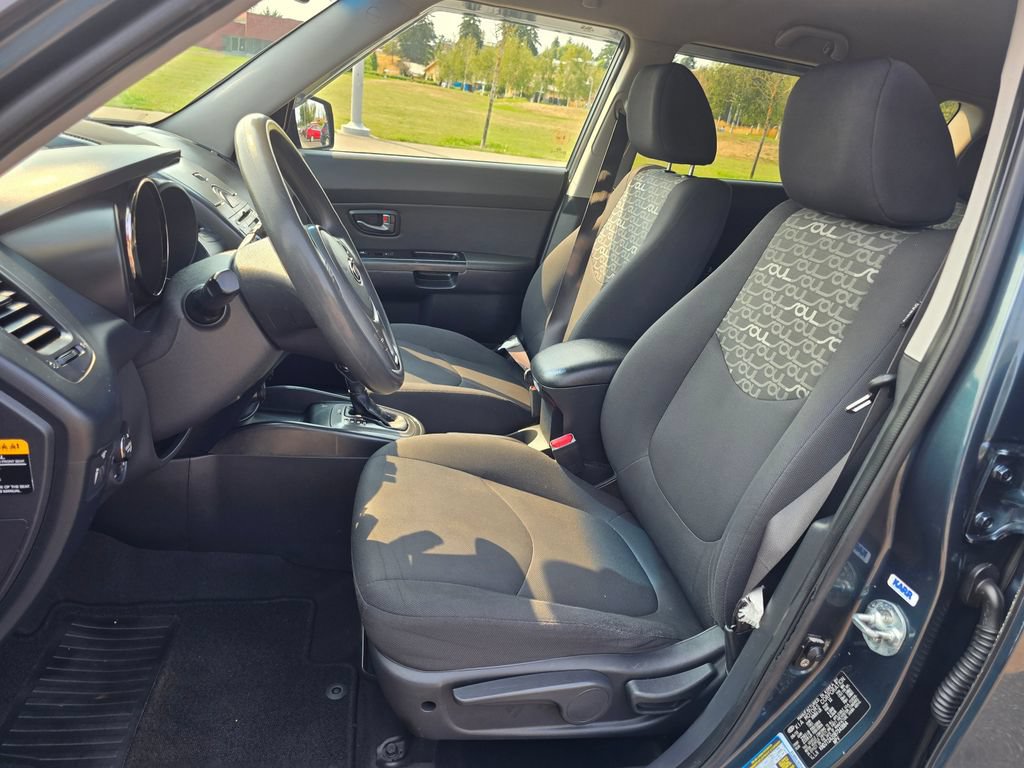 Used 2011 Kia Soul + w/ Audio Pkg FWD image 11