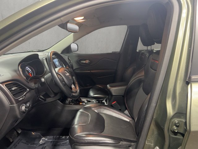 Used 2020 Jeep Cherokee Trailhawk w/ Cold Weather Group AWD/4WD image 7