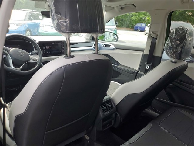 New 2025 Volkswagen Taos SE image 12