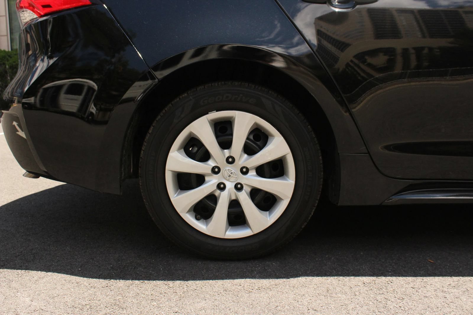 Used 2024 Toyota Corolla LE FWD image 5