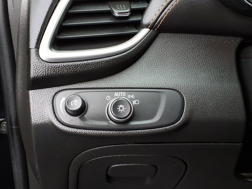 Used 2021 Chevrolet Trax LT w/ Premium Seat Package image 18