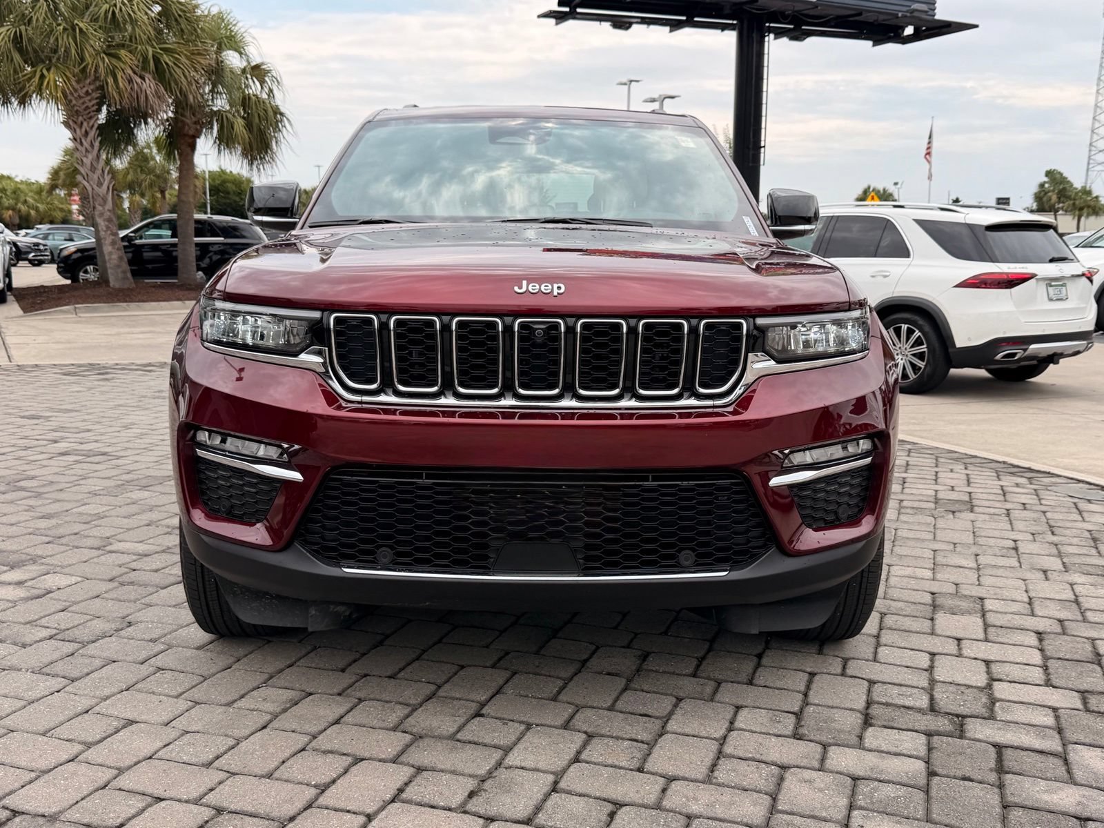 Used 2024 Jeep Grand Cherokee Limited w/ Luxury Tech Group II AWD/4WD image 6