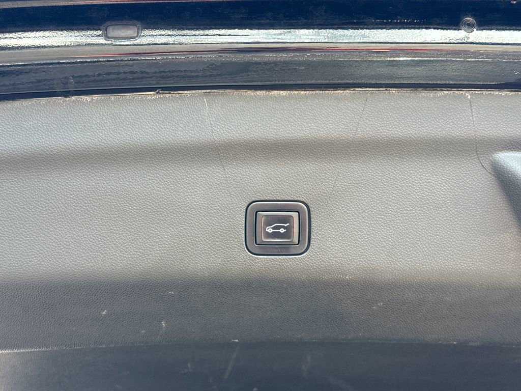 Used 2022 GMC Yukon XL SLT w/ SLT Premium Package image 38