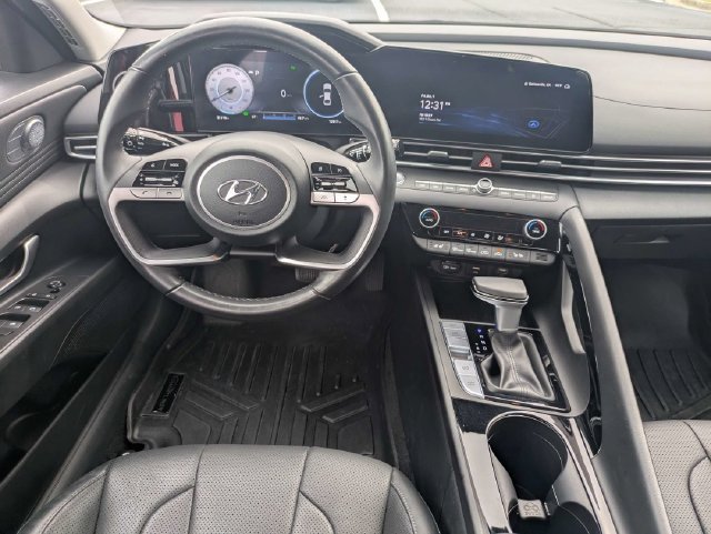 Used 2023 Hyundai Elantra Limited FWD image 16