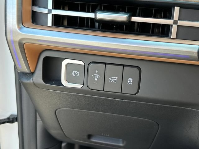 Used 2024 Hyundai Santa Fe Limited AWD/4WD image 10