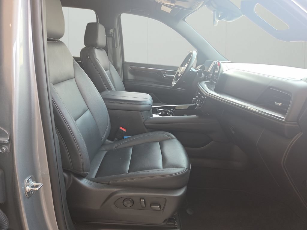 Used 2025 Chevrolet Tahoe Z71 AWD/4WD image 30