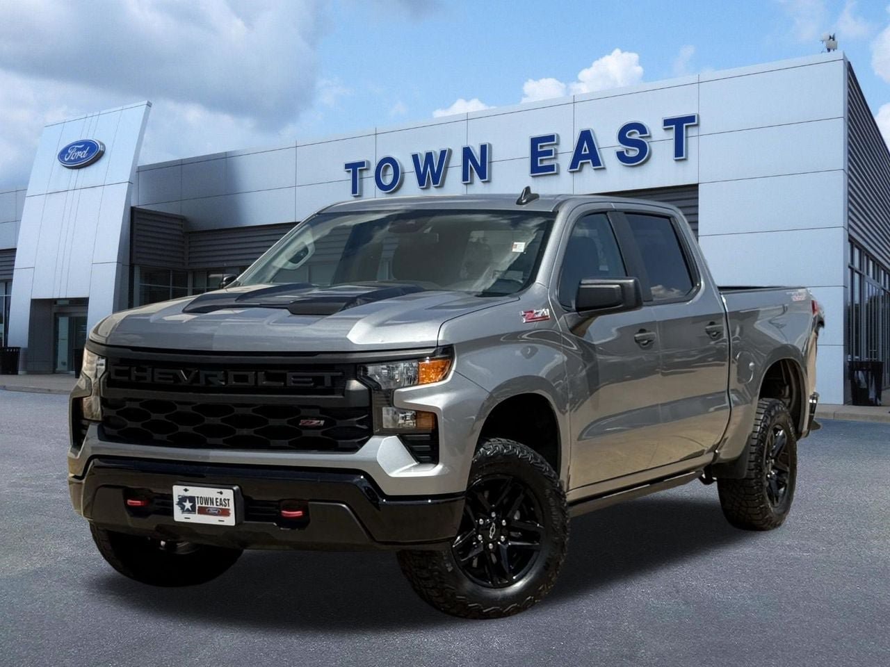 Used 2023 Chevrolet Silverado 1500 Custom Trail Boss AWD/4WD image 1