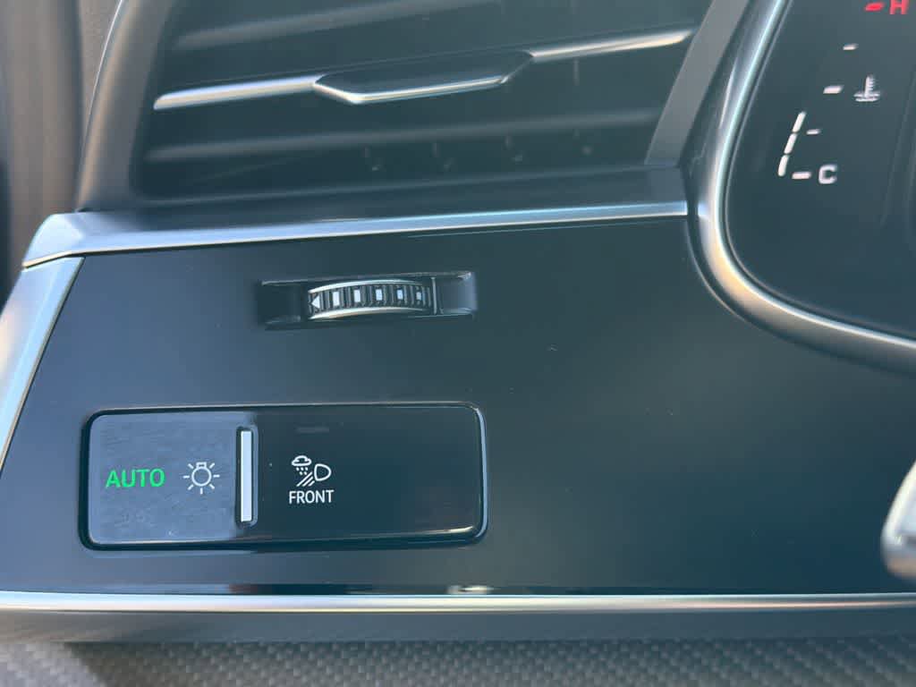 Used 2022 Audi RS Q8 AWD/4WD image 30