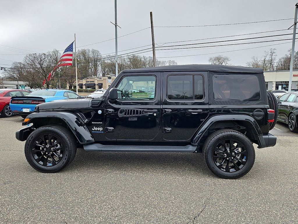 Used 2023 Jeep Wrangler Unlimited Sahara w/ Cold Weather Group AWD/4WD image 5