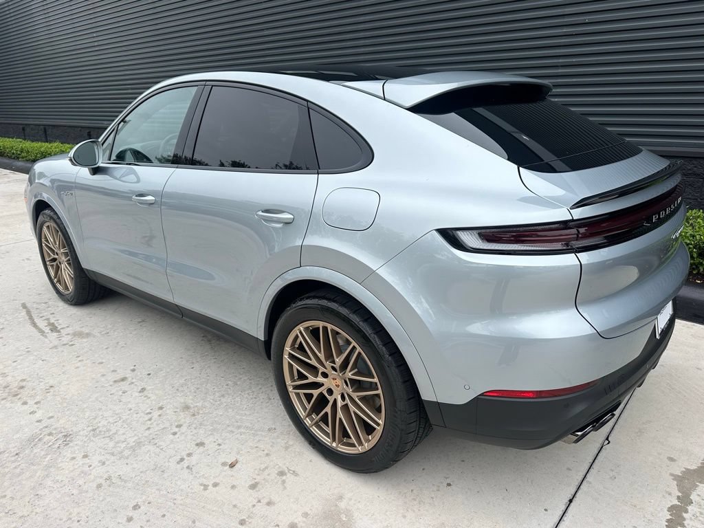 Used 2026 Porsche Cayenne E-Hybrid Coupe AWD/4WD image 3
