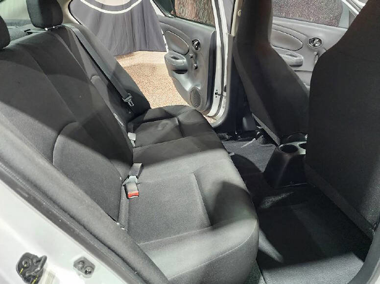 Used 2016 Nissan Versa S FWD image 11