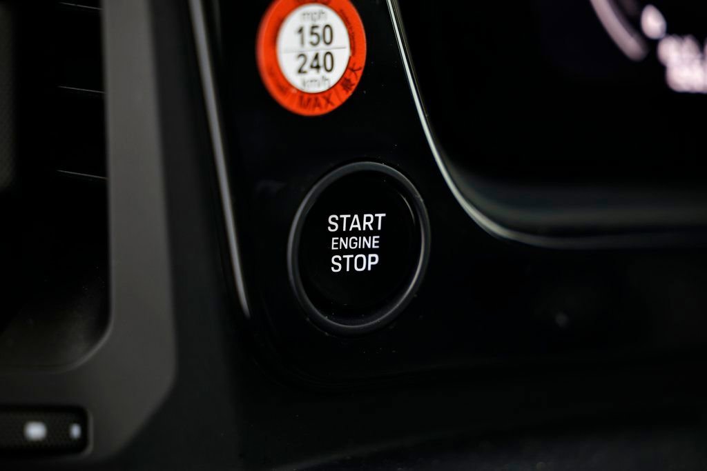 Certified 2025 Porsche Cayenne AWD/4WD image 23