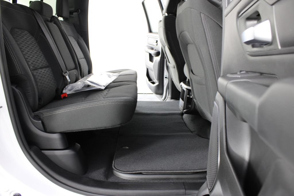 New 2026 RAM 1500 Express AWD/4WD image 18