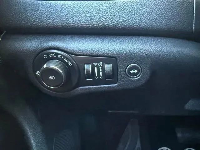 Used 2015 Chrysler 200 S w/ Navigation & Sound Group I FWD image 18