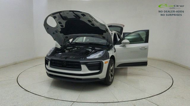 Used 2024 Porsche Macan AWD/4WD image 71
